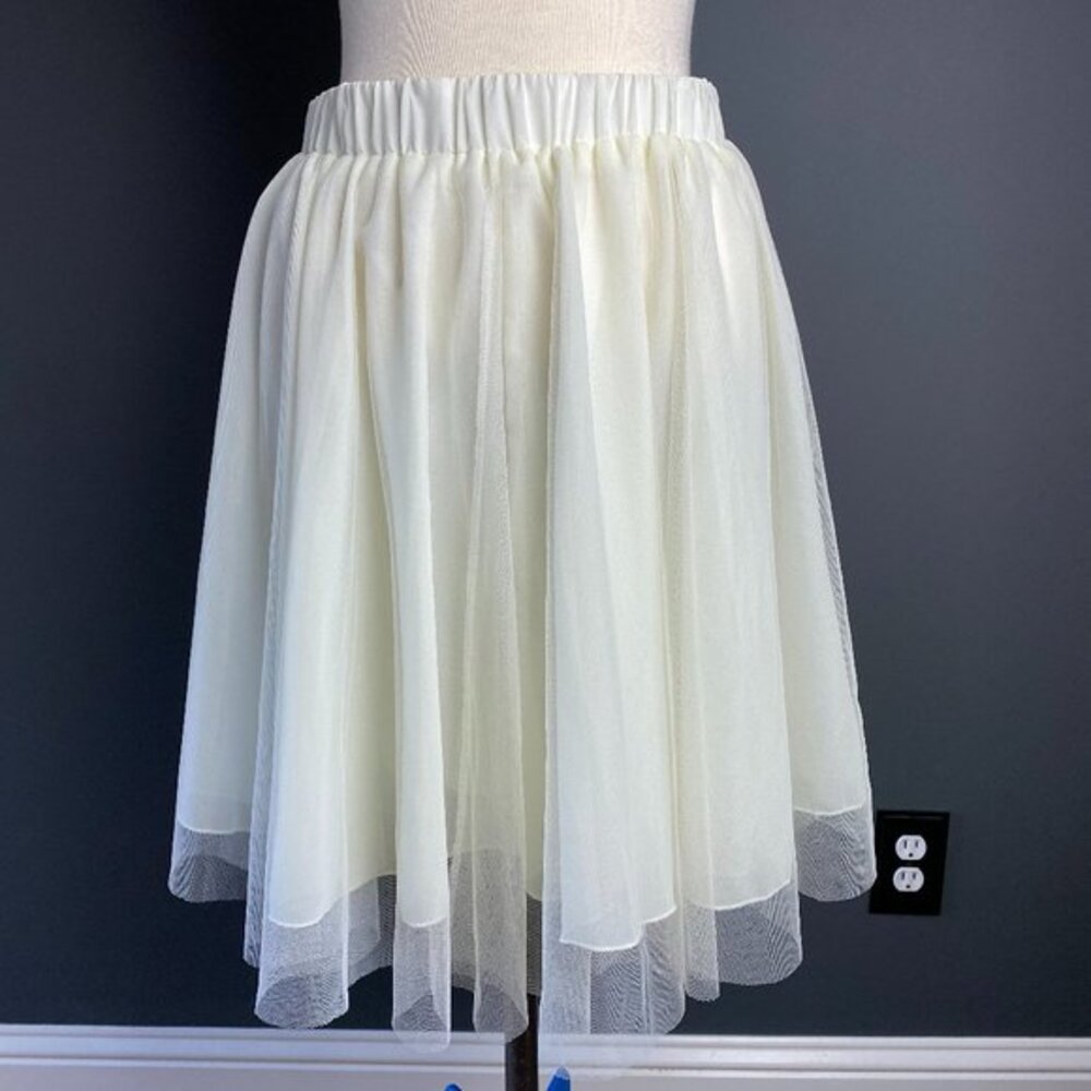 M/L Vanilla Soft Tulle Skirt